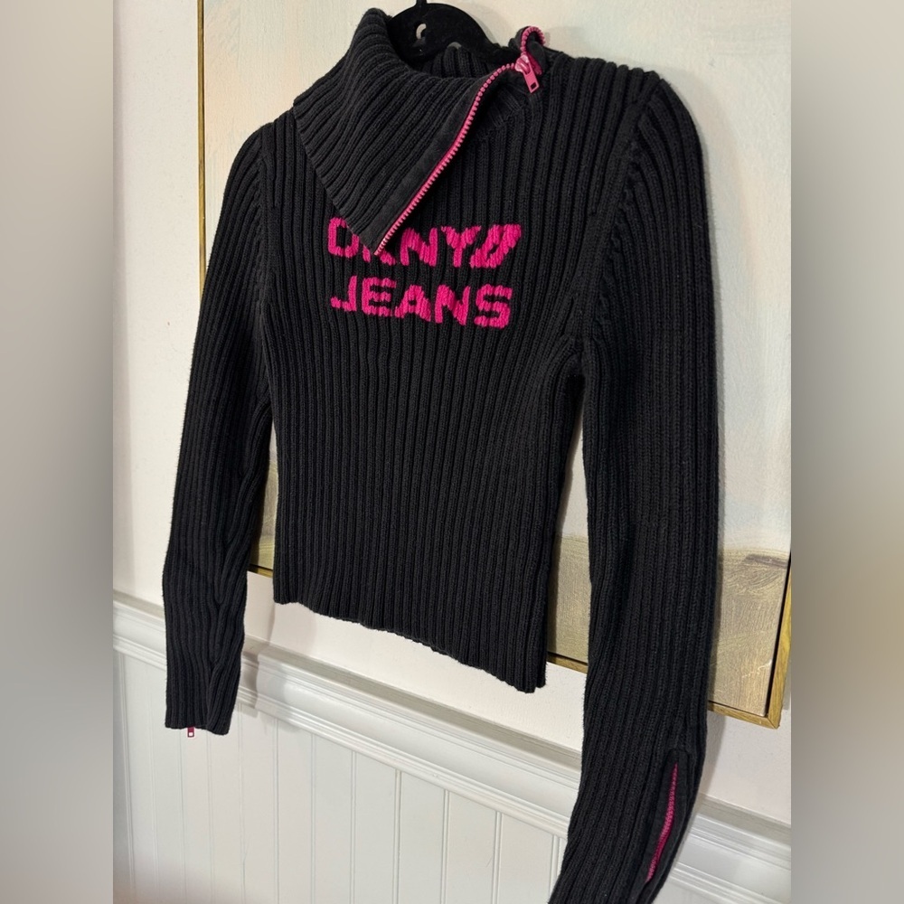 Vintage DKNY Vintage Ribbed 90s/ Y2K Hot Pink Logo Zipper Long Sleeve Sweater SM - Picture 6 of 8
